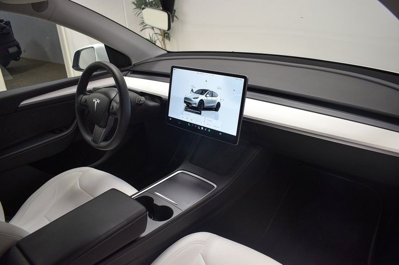Tesla Model Y bild 9