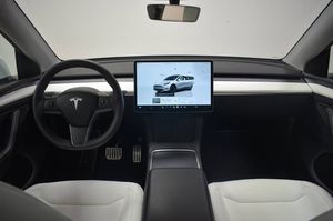 Tesla Model Y bild 8