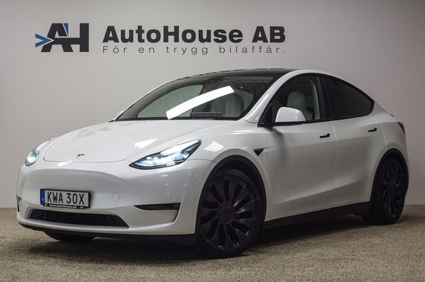 Tesla Model Y Performance 534HK Dragkrok Vit Interiör Svensksåld - 2023