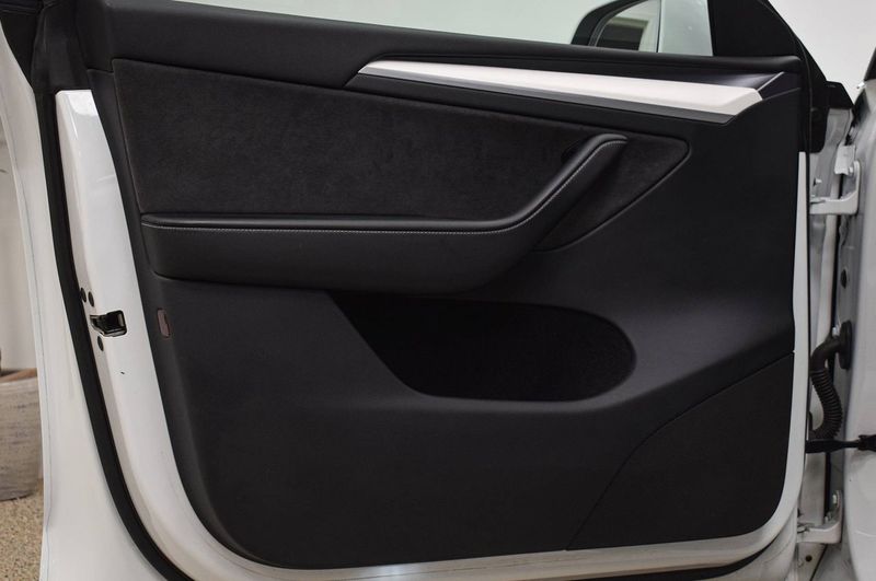 Tesla Model Y bild 16