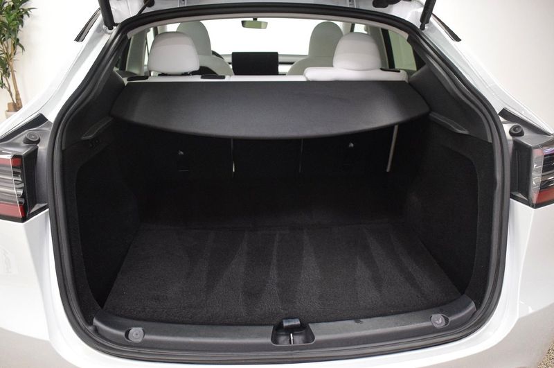 Tesla Model Y bild 19