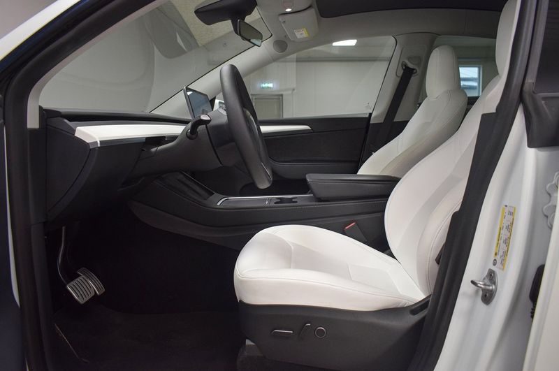 Tesla Model Y bild 6