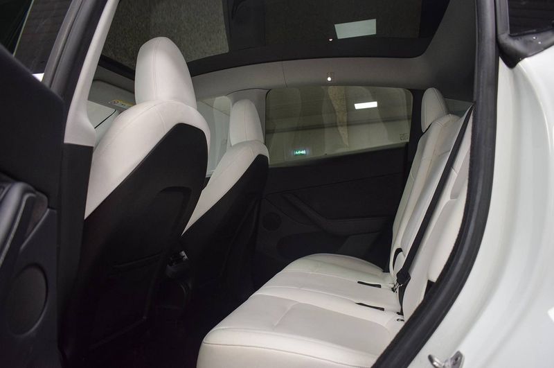 Tesla Model Y bild 18