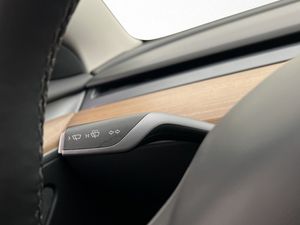 Tesla Model 3 bild 28