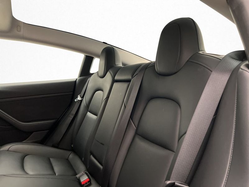 Tesla Model 3 bild 15