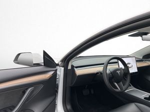 Tesla Model 3 bild 9