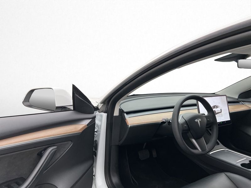 Tesla Model 3 bild 9