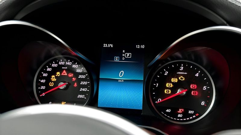 Mercedes GLC200 bild 8