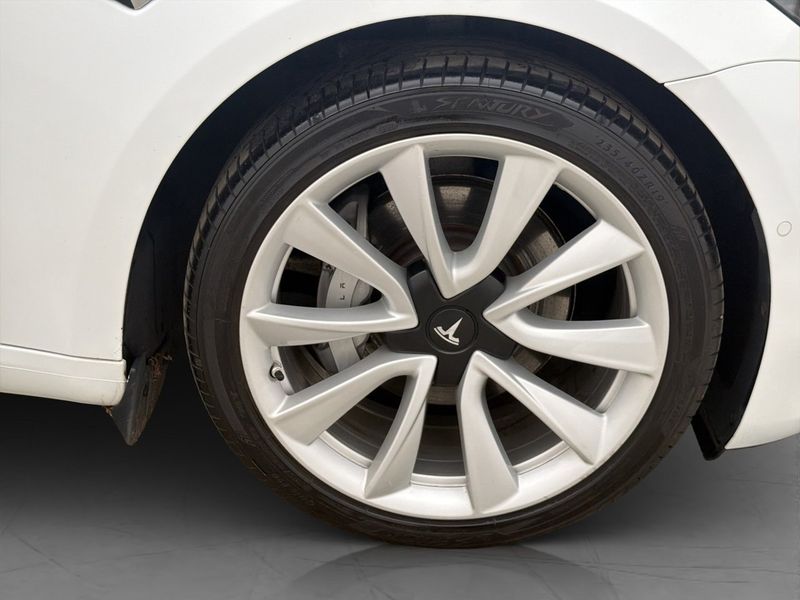 Tesla Model 3 bild 35