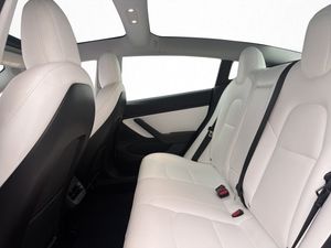 Tesla Model 3 bild 17
