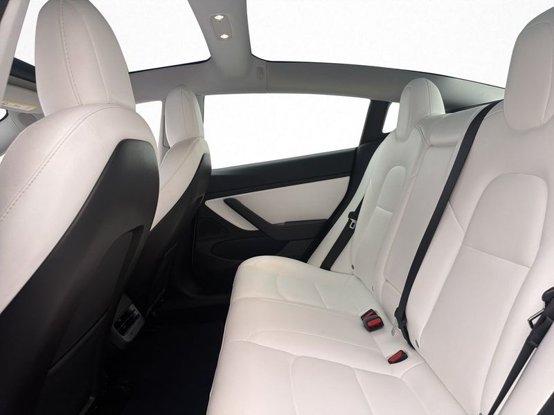 Tesla Model 3 bild 17