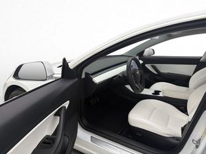 Tesla Model 3 bild 11