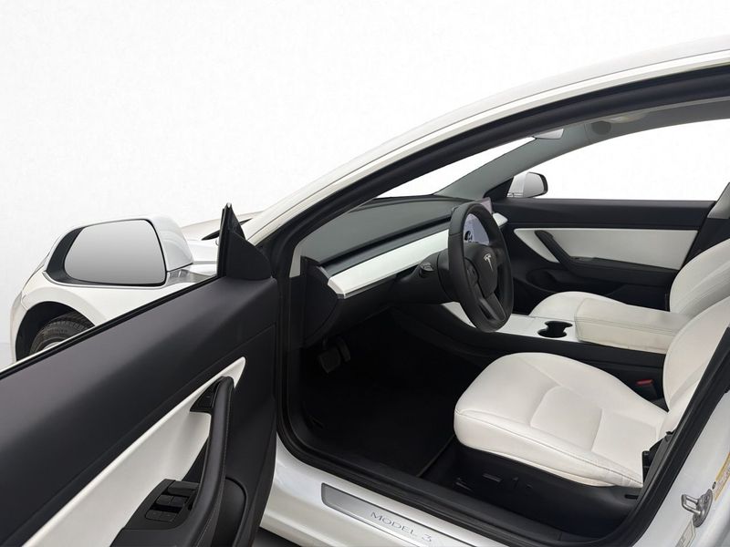 Tesla Model 3 bild 11