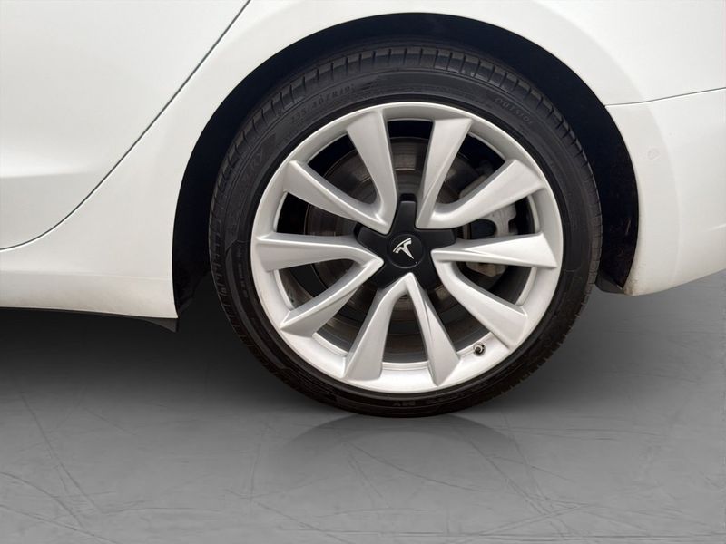 Tesla Model 3 bild 33