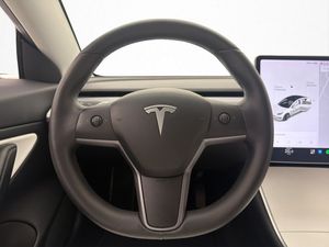 Tesla Model 3 bild 14