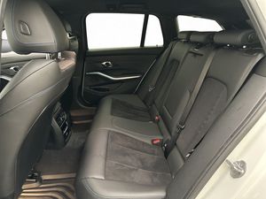 BMW 330 bild 18
