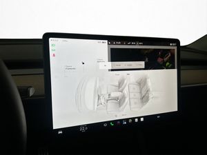 Tesla Model Y bild 14