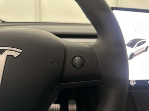 Tesla Model Y bild 18
