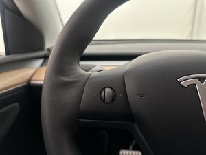 Tesla Model Y bild 17