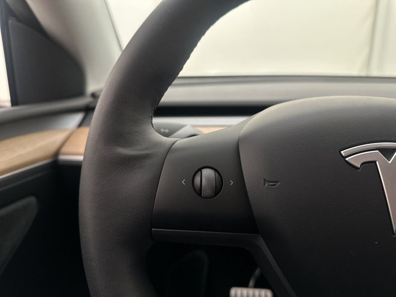 Tesla Model Y bild 17