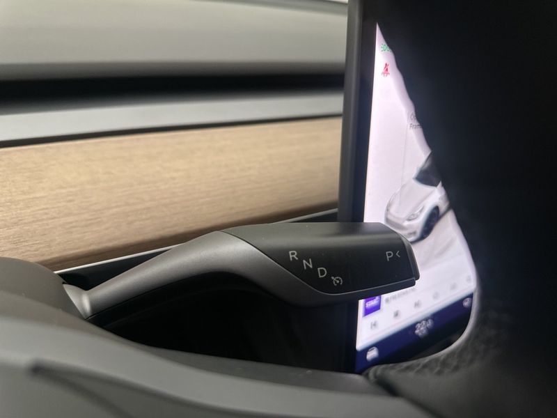 Tesla Model Y bild 19