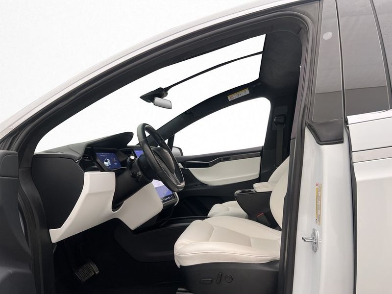Tesla Model X bild 14