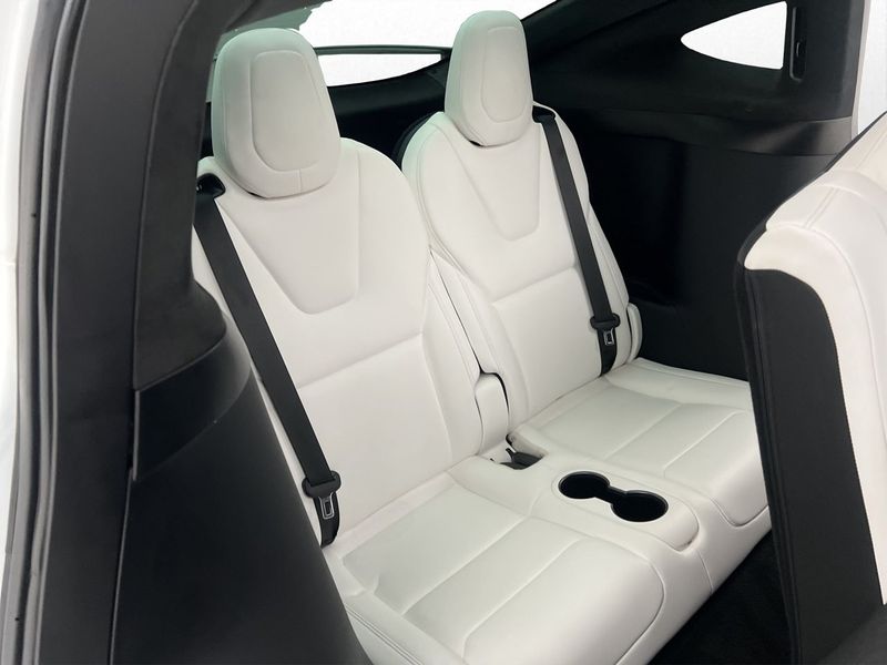 Tesla Model X bild 20