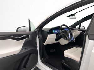 Tesla Model X bild 13