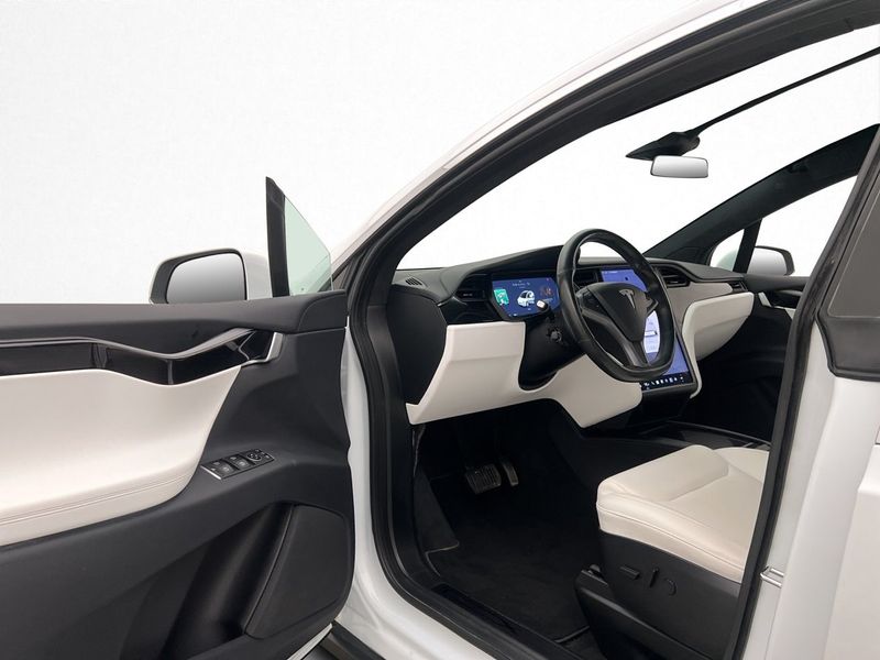 Tesla Model X bild 13