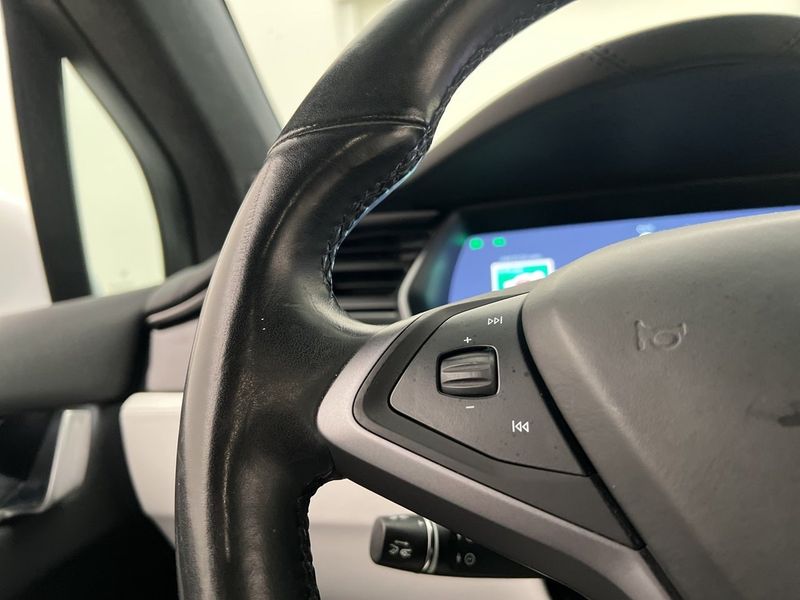 Tesla Model X bild 24