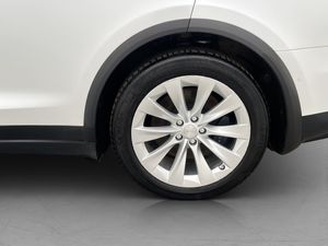 Tesla Model X bild 37