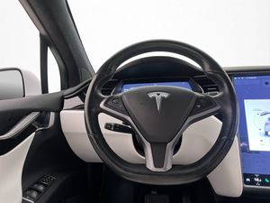 Tesla Model X bild 16