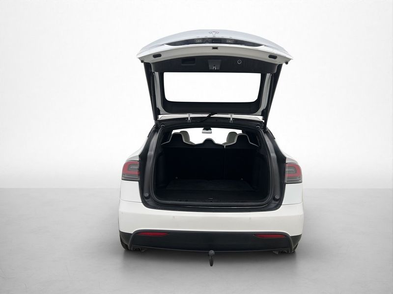 Tesla Model X bild 35