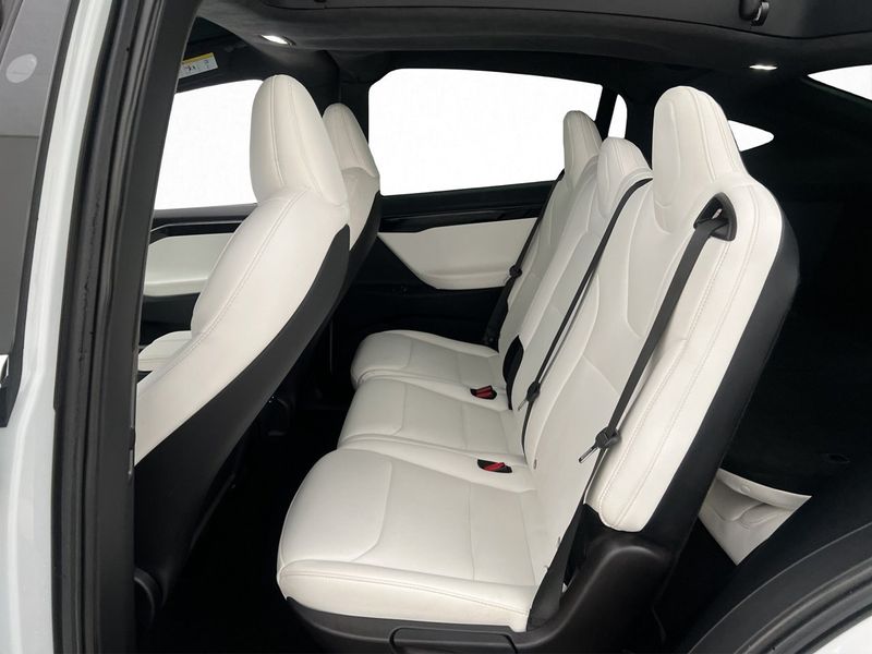 Tesla Model X bild 19