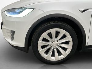 Tesla Model X bild 36
