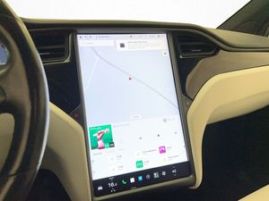 Tesla Model X bild 28