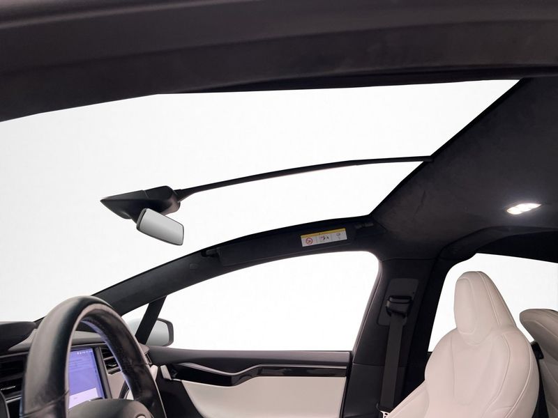 Tesla Model X bild 21