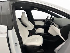 Tesla Model X bild 17