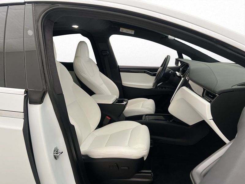 Tesla Model X bild 17
