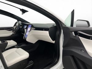 Tesla Model X bild 18