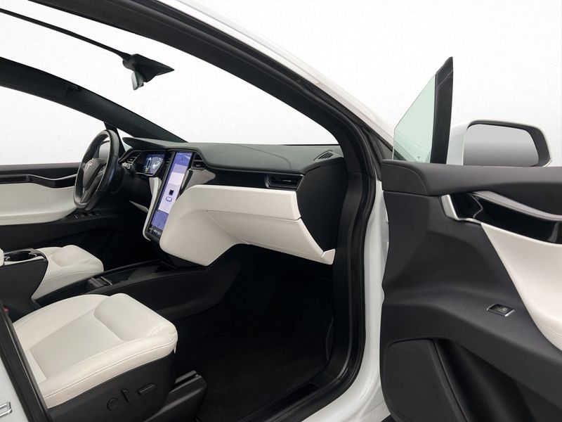 Tesla Model X bild 18