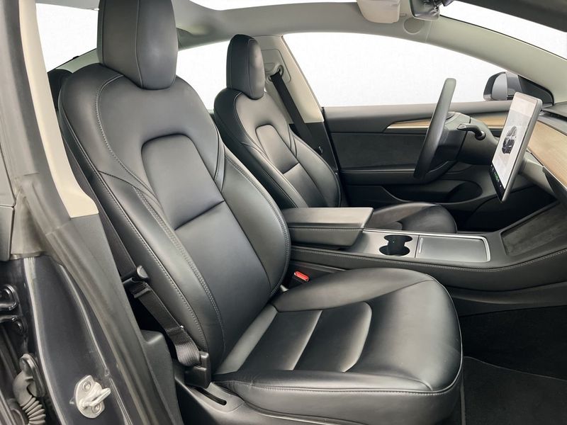 Tesla Model 3 bild 13