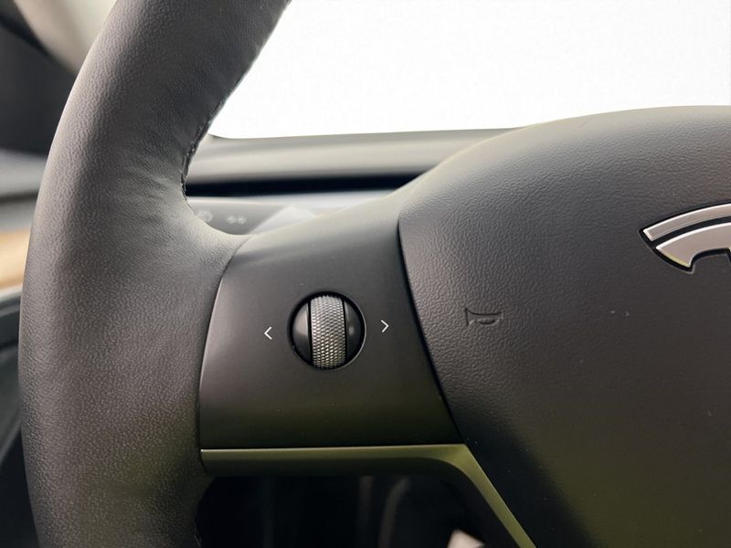 Tesla Model 3 bild 23