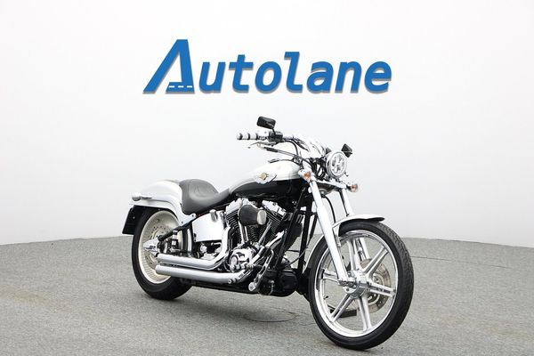 Harley-Davidson Deuce Nyservad, Nya däck, Vance & Hines - 2003