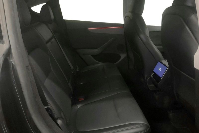 Tesla Model Y bild 8