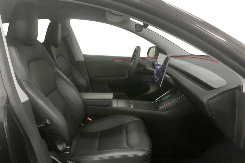 Tesla Model Y bild 7