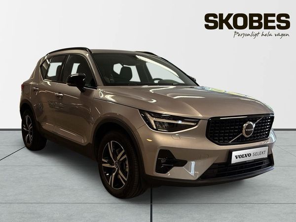 Volvo XC40 B4 FWD Bensin Plus Dark - 2026