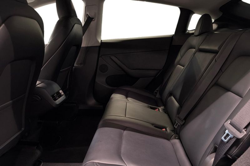 Tesla Model Y bild 14