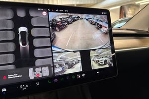 Tesla Model Y bild 18