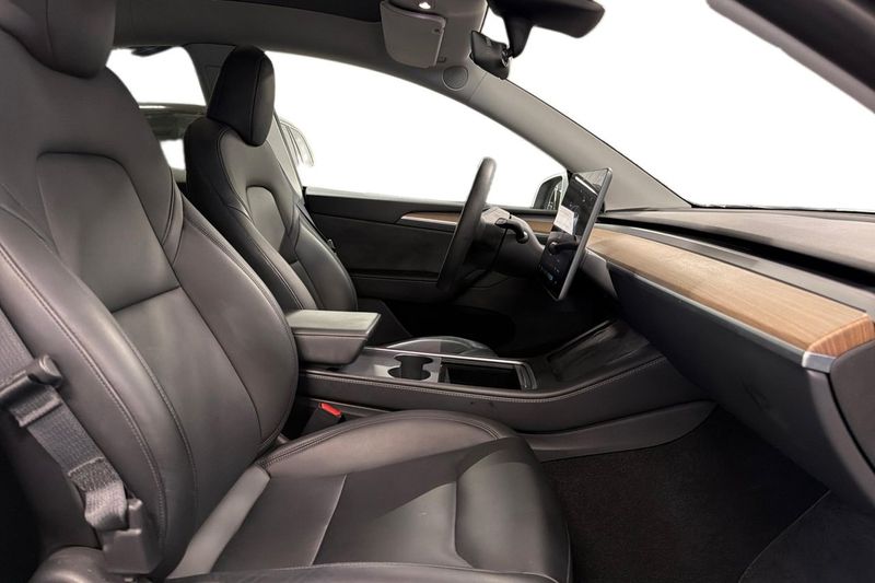 Tesla Model Y bild 15